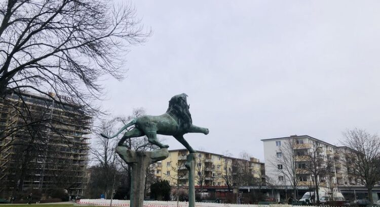 Statue des bayerischen Löwen am bayerischen Platz