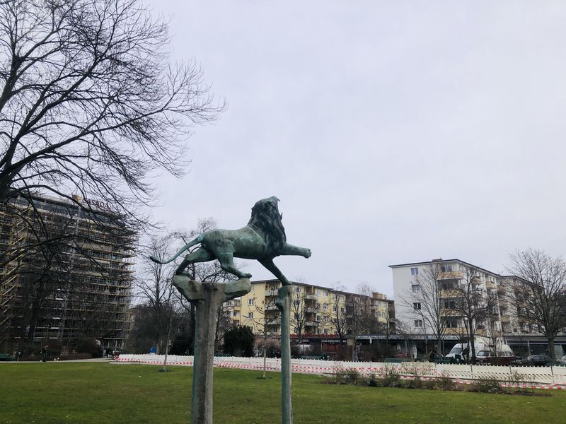 Statue des bayerischen Löwen am bayerischen Platz